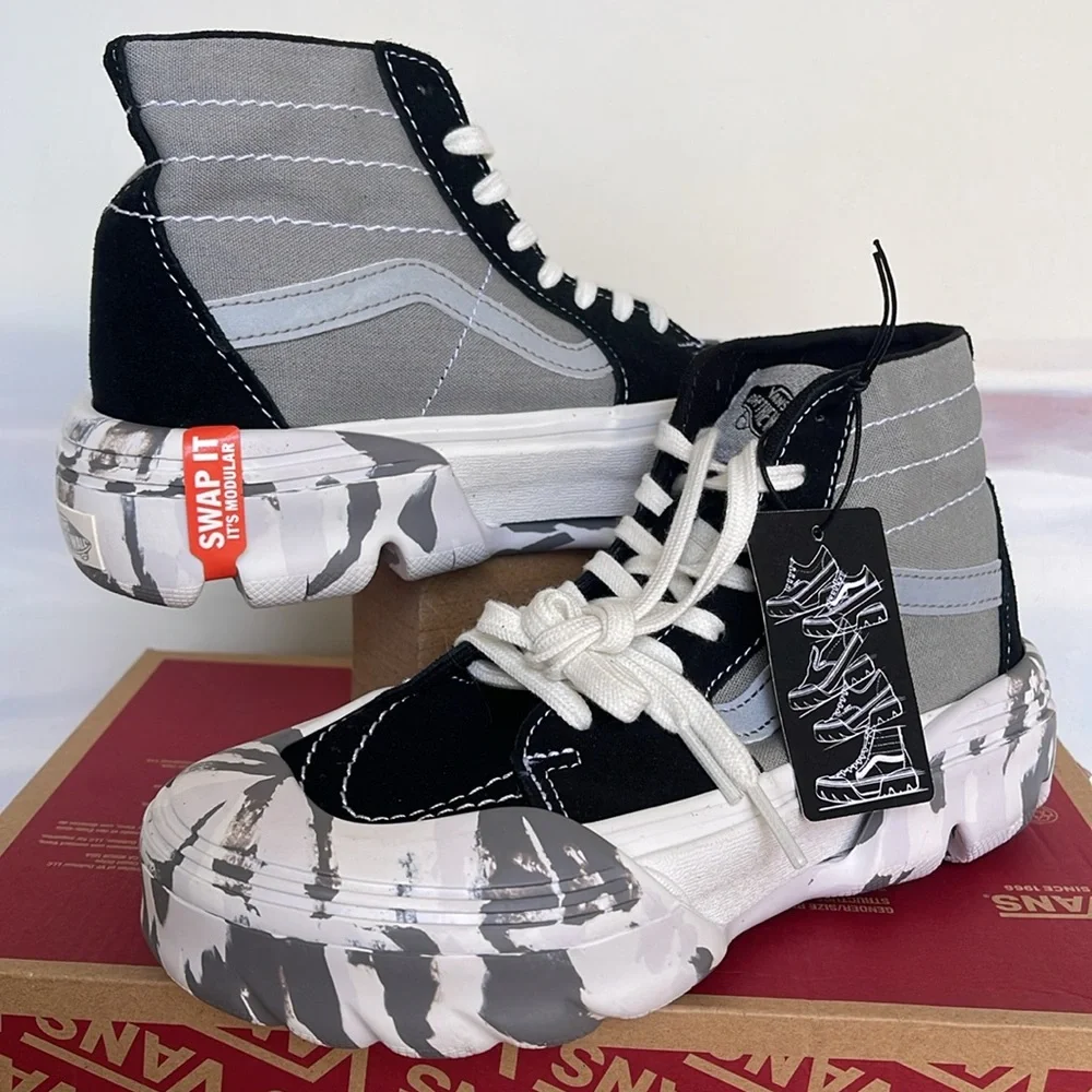 Vans WMNS Sk8-Hi Tapered
Moon Rocks Black/Reflective 
VN0A7Q5TBRF
Sneakers - Picture 6 of 16